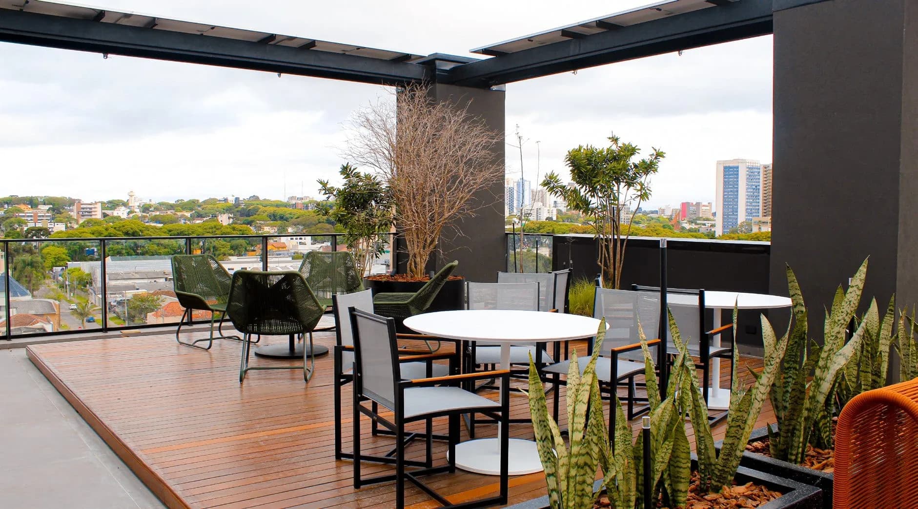 Rooftop com deck panorâmico e fireplace, Árten