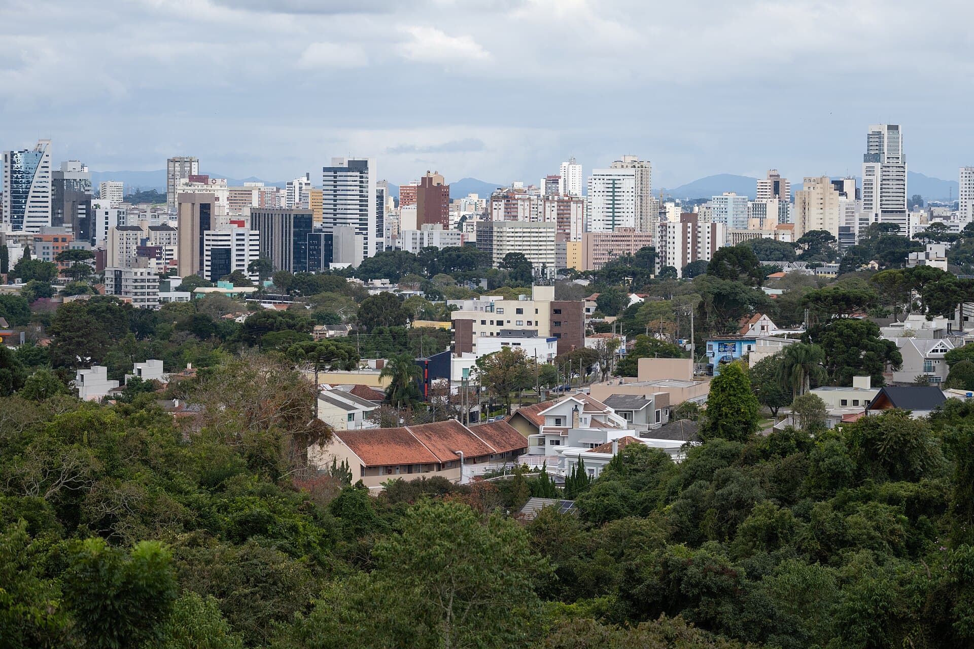 Capa do artigo: Batel ou Ecoville: qual o melhor bairro de Curitiba?